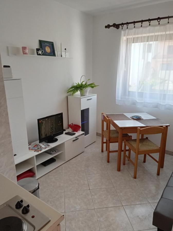 "Sunny" - Studio Apartment Pula Extérieur photo